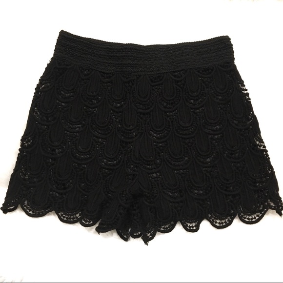 Pants - Crochet pull on shorts